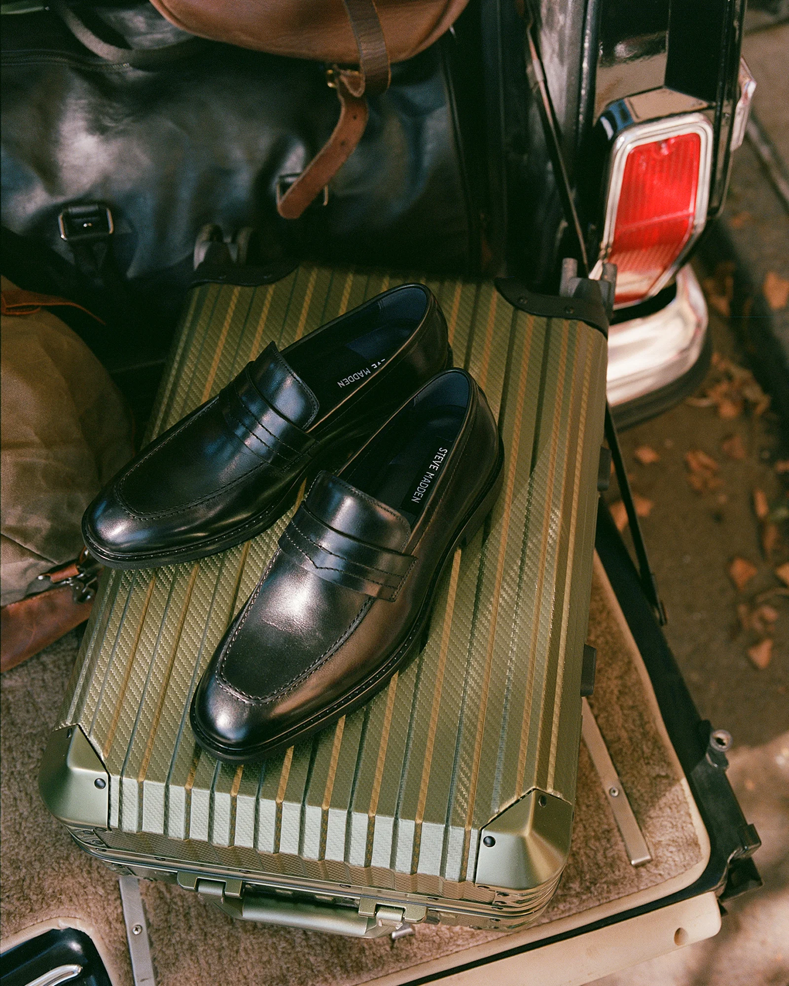 MAMMOTH BLACK LEATHER - Image 4